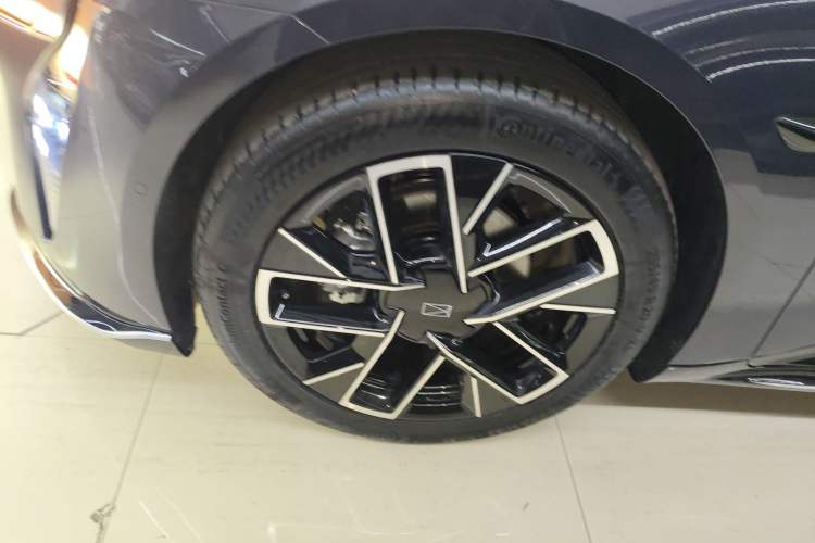 Used Avatr 06 2025 Pro Range-Extended Edition Exterior 4