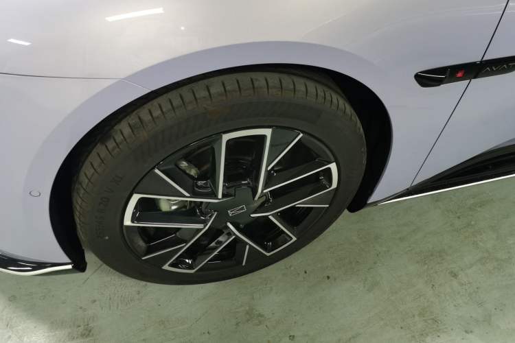Used Avatr 06 2025 Pro Range-Extended Edition Exterior 4