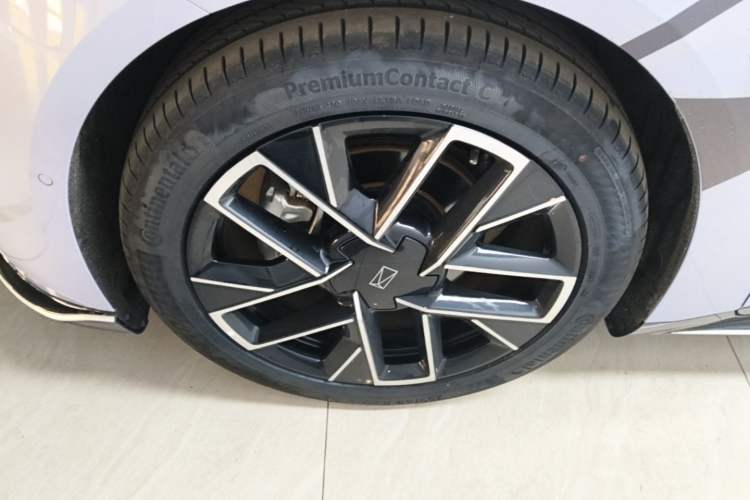 Used Avatr 06 2025 Pro Range-Extended Edition Exterior 4