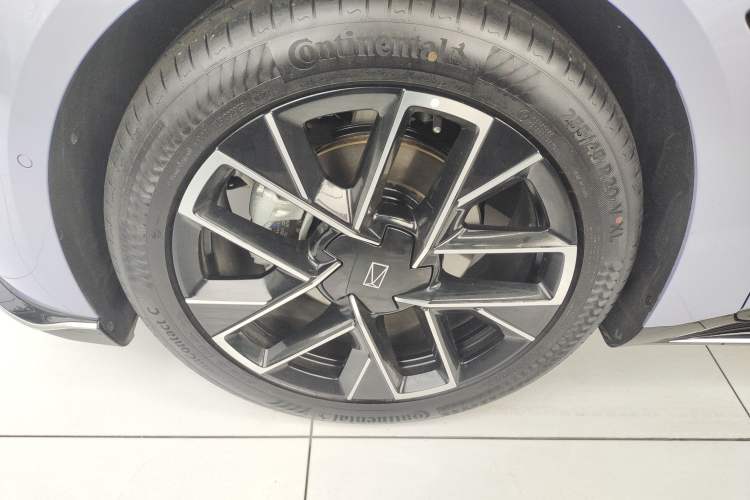 Used Avatr 06 2025 Pro Range-Extended Edition Exterior 4