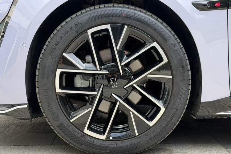 Used Avatr 06 2025 Pro Range-Extended Edition Exterior 4