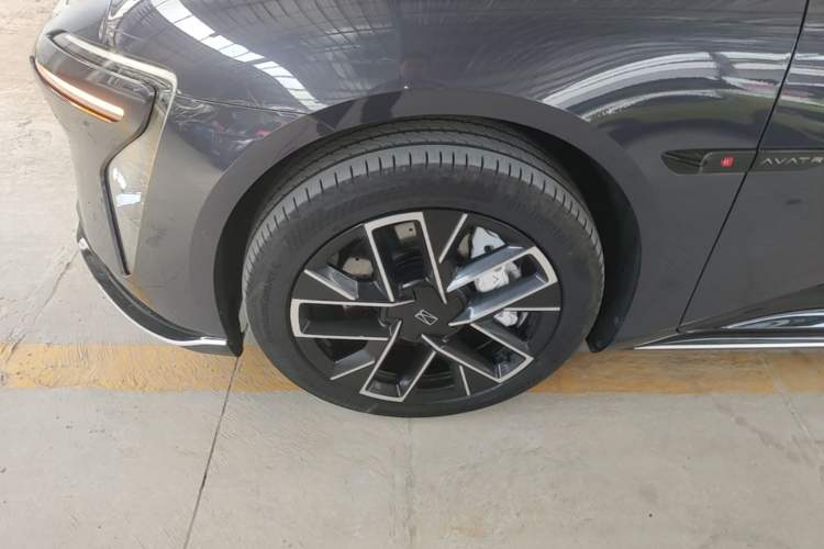 Used Avatr 06 2025 Ultra Pure Electric Edition Exterior 4
