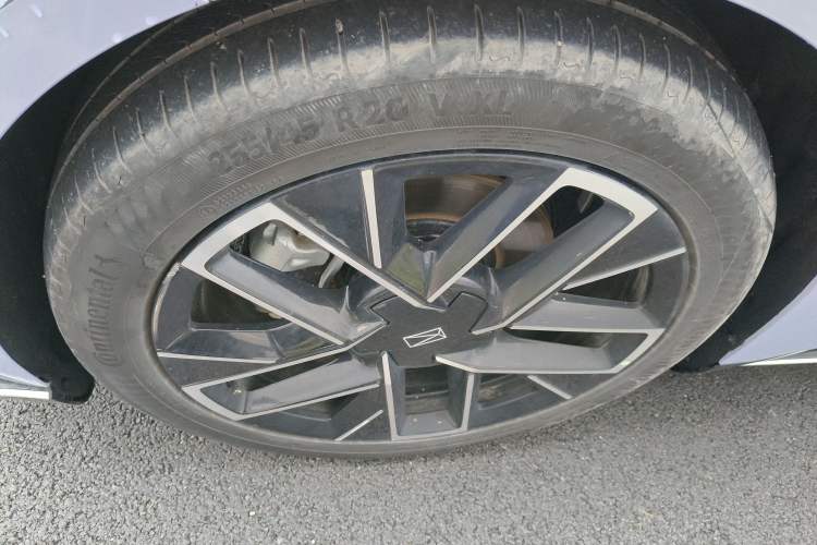 Used Avatr 06 2025 Pro Range-Extended Edition Exterior 4