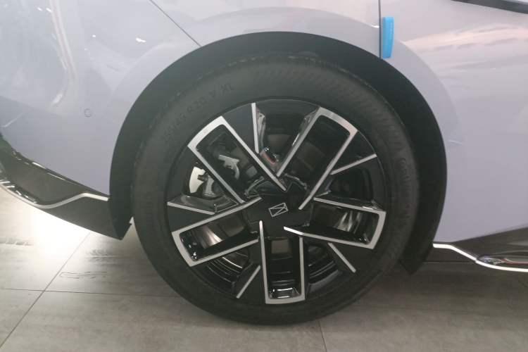 Used Avatr 06 2025 Pro Range-Extended Edition Exterior 5