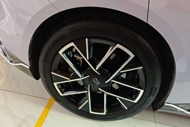 Used Avatr 06 2025 Pro Range-Extended Edition Exterior 5
