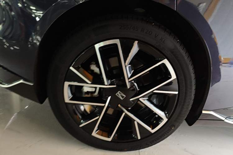 Used Avatr 06 2025 Ultra Pure Electric Edition Exterior 5