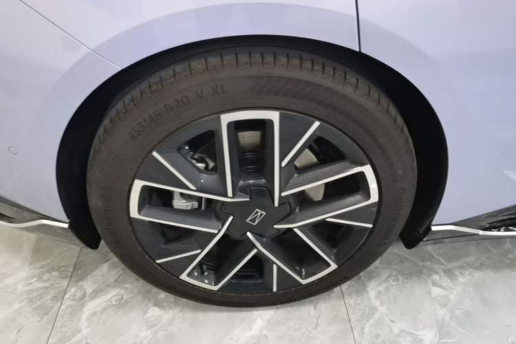 Used Avatr 06 2025 Pro Range-Extended Edition Exterior 5