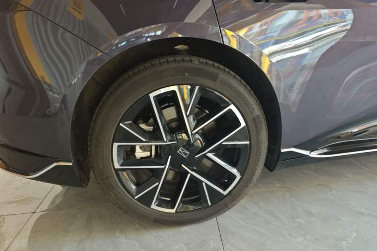 Used Avatr 06 2025 Ultra Pure Electric Edition Exterior 5