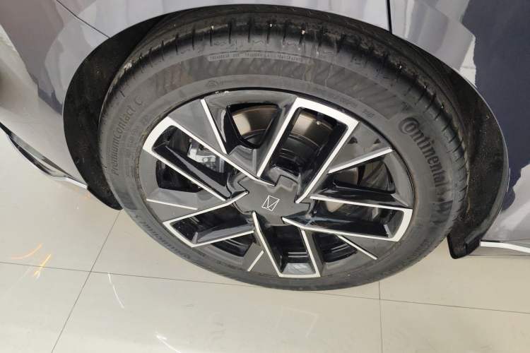 Used Avatr 06 2025 Pro Range-Extended Edition Exterior 5
