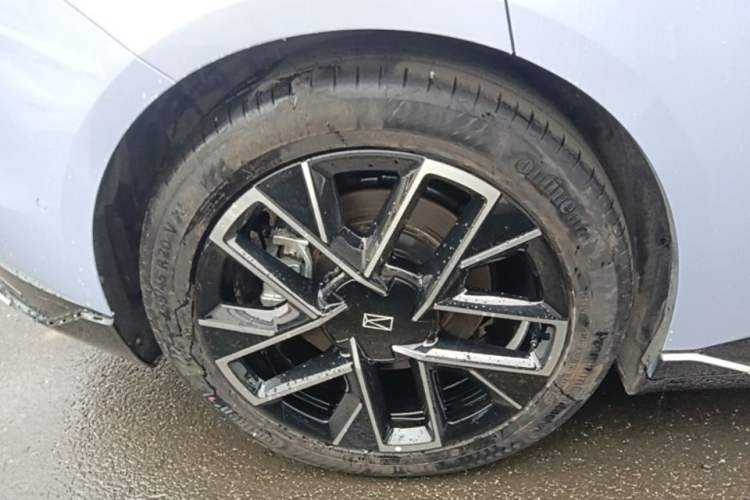 Used Avatr 06 2025 Pro Range-Extended Edition Exterior 5