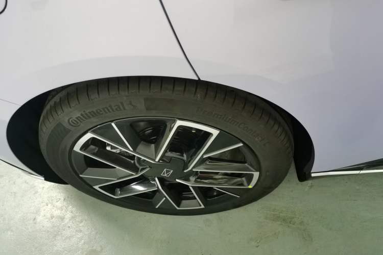 Used Avatr 06 2025 Pro Range-Extended Edition Exterior 5
