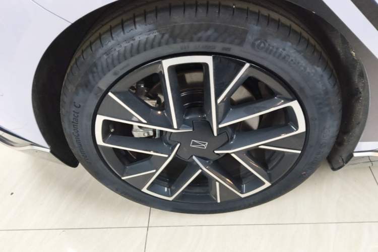 Used Avatr 06 2025 Pro Range-Extended Edition Exterior 5