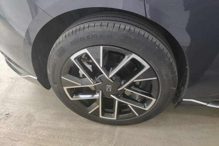 Used Avatr 06 2025 Ultra Pure Electric Edition Exterior 5