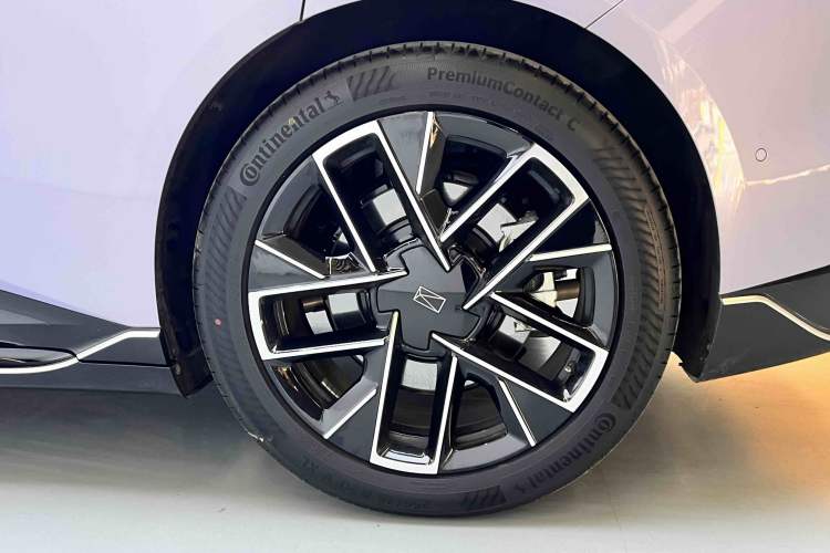 Used Avatr 06 2025 Pro Range-Extended Edition Exterior 7