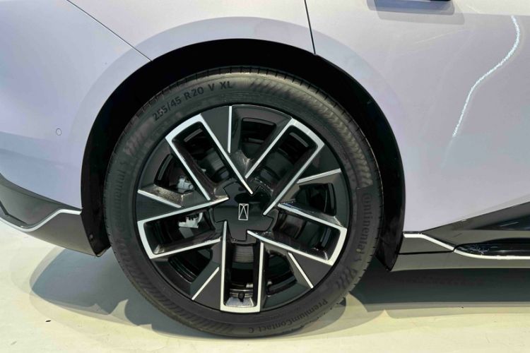 Used Avatr 06 2025 Pro Range-Extended Edition Exterior 9