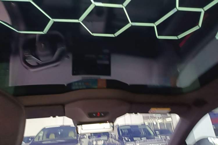 Used Avatr 06 2025 Ultra Pure Electric Edition Headliner