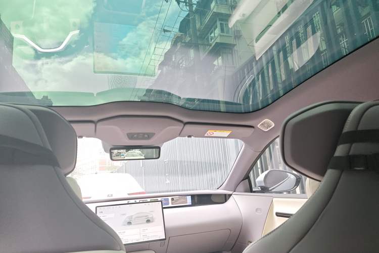 Used Avatr 06 2025 Max Extended-Range Edition Headliner
