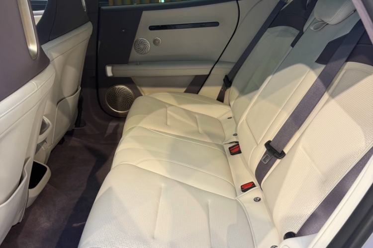 Used Avatr 06 2025 Ultra Pure Electric Edition Interior 1