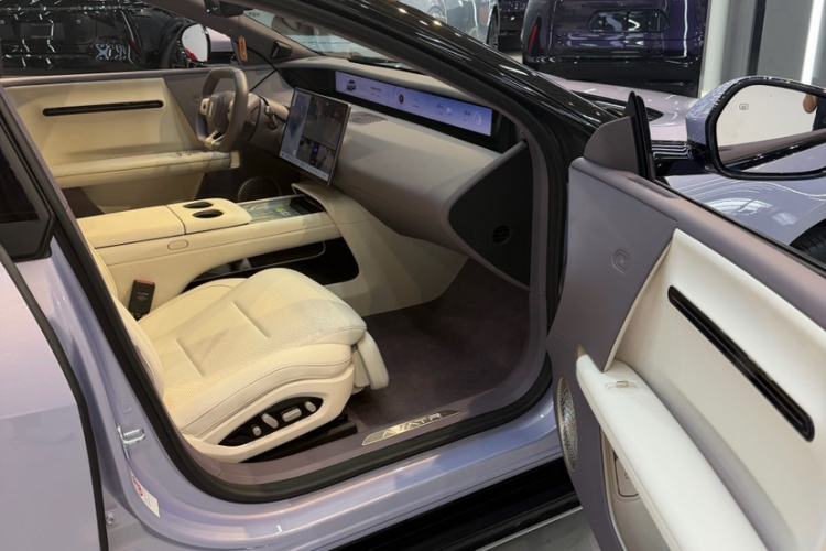 Used Avatr 06 2025 Ultra Pure Electric Edition Interior 2