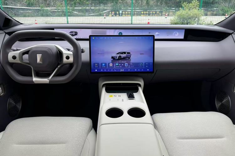 Used Avatr 06 2025 Pro Range-Extended Edition Interior 3