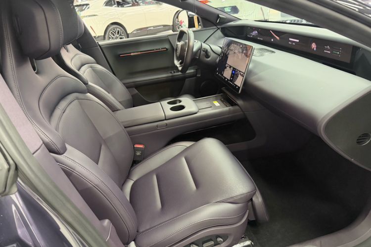 Used Avatr 06 2025 Ultra Pure Electric Edition Interior 4