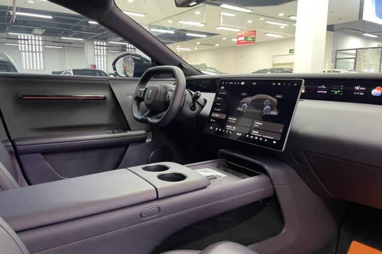 Used Avatr 06 2025 Ultra Pure Electric Edition Interior 4