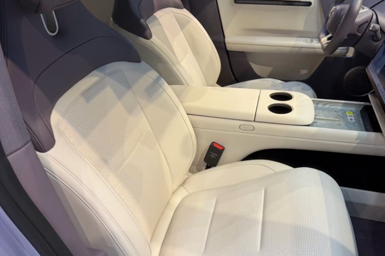 Used Avatr 06 2025 Ultra Pure Electric Edition Interior 4