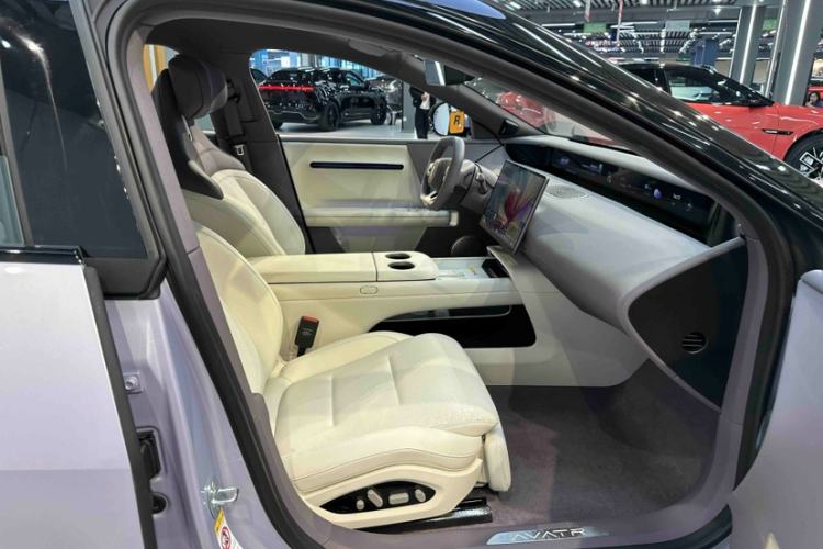Used Avatr 06 2025 Pro Range-Extended Edition Interior 4