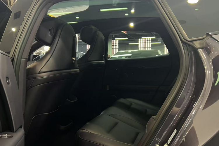 Used Avatr 06 2025 Ultra Pure Electric Edition Interior 5