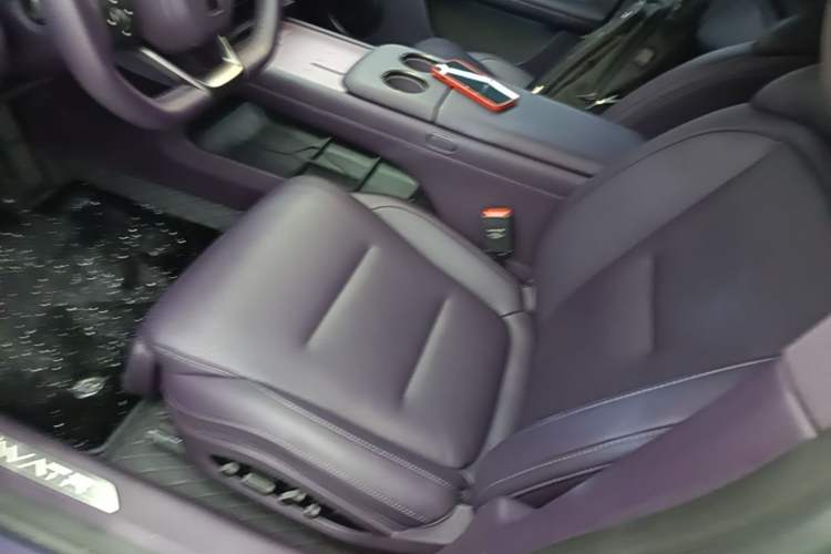 Used Avatr 06 2025 Ultra Pure Electric Edition Left Front Seat