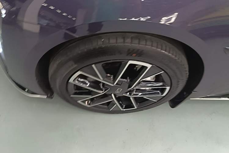 Used Avatr 06 2025 Ultra Pure Electric Edition Left Front Wheel Hub