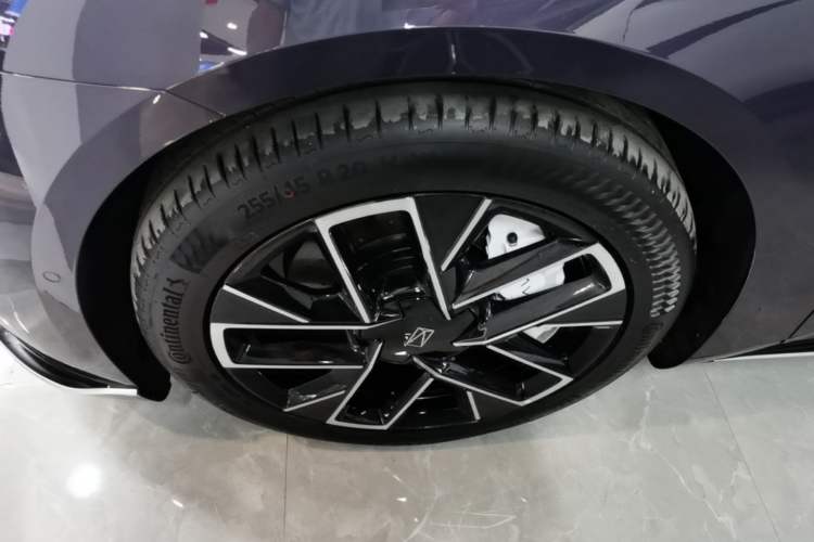 Used Avatr 06 2025 Ultra Pure Electric Edition Left Front Wheel Hub