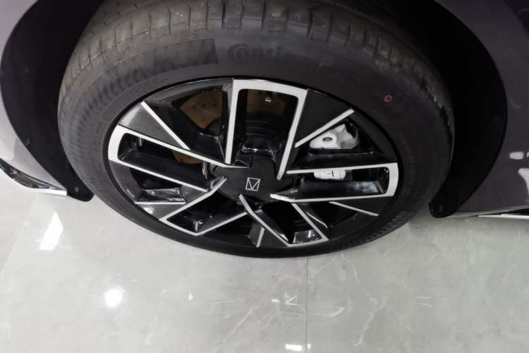 Used Avatr 06 2025 Ultra Pure Electric Edition Left Front Wheel Hub