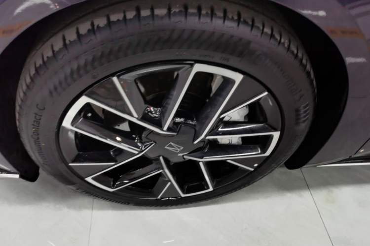 Used Avatr 06 2025 Ultra Pure Electric Edition Left Front Wheel Hub
