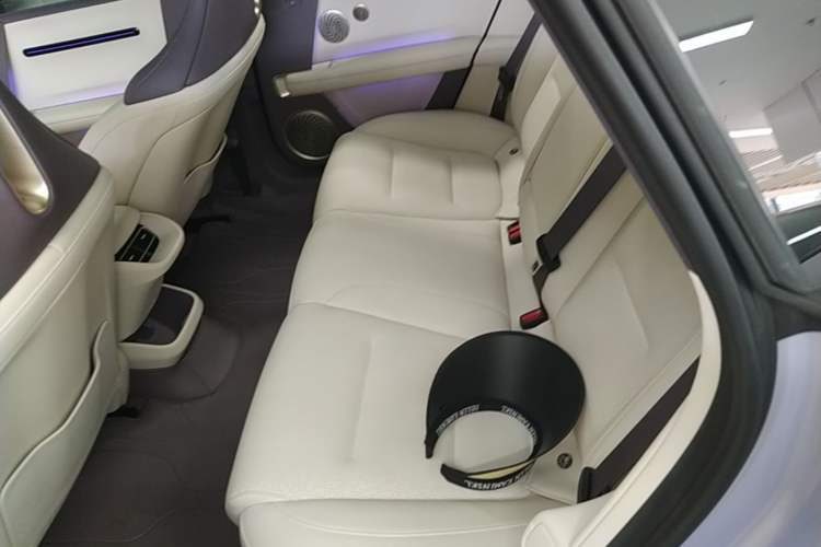 Used Avatr 06 2025 Max Extended-Range Edition Left Rear Seat