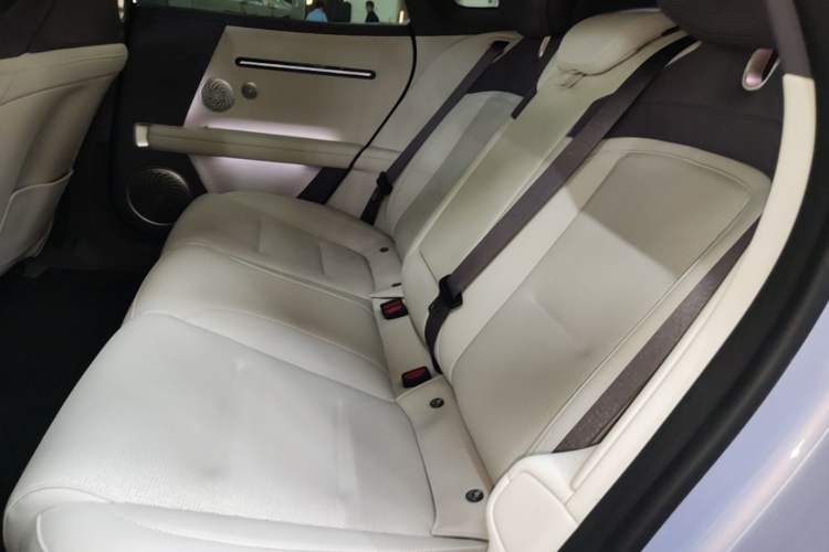 Used Avatr 06 2025 Pro Range-Extended Edition Left Rear Seat