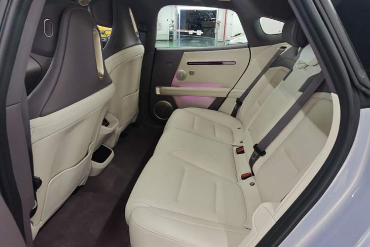 Used Avatr 06 2025 Pro Range-Extended Edition Left Rear Seat