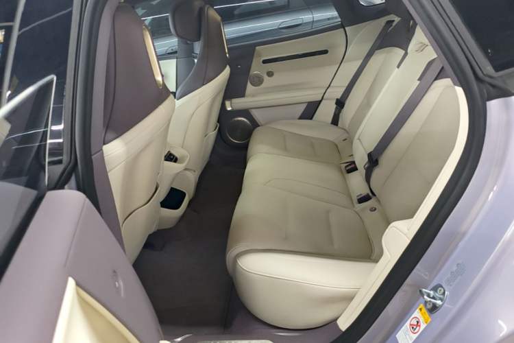 Used Avatr 06 2025 Pro Range-Extended Edition Left Rear Seat