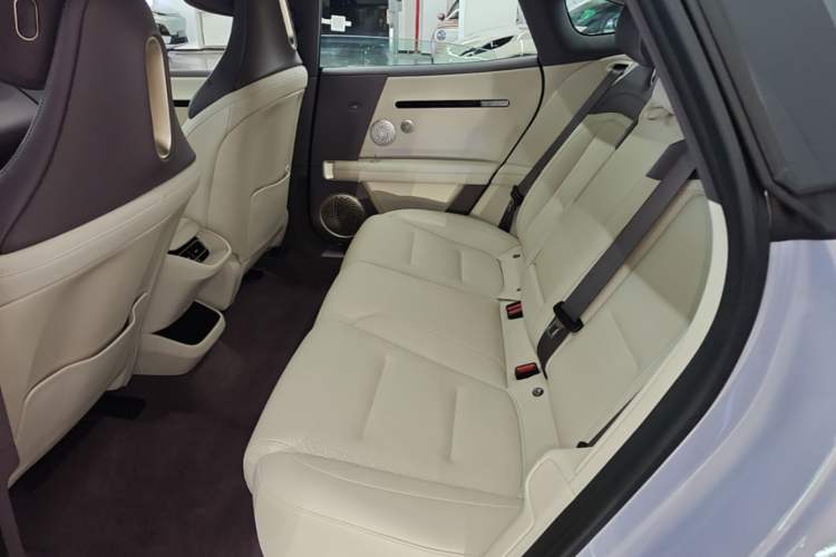 Used Avatr 06 2025 Pro Range-Extended Edition Left Rear Seat