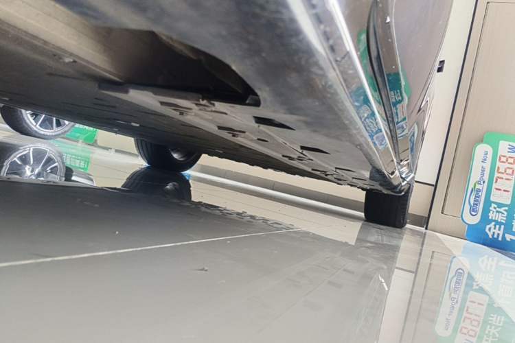 Used Avatr 06 2025 Ultra Pure Electric Edition Left Side Sill