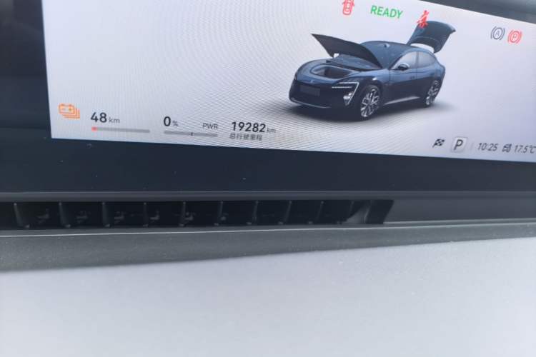 Used Avatr 06 2025 Ultra Pure Electric Edition Odometer Close Up