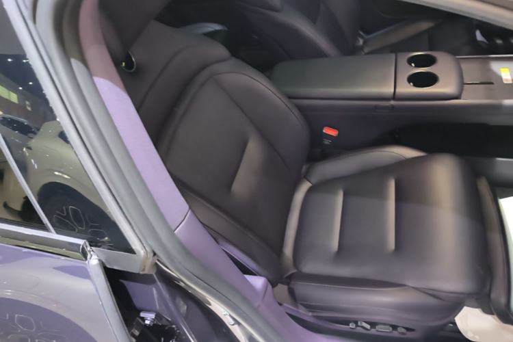Used Avatr 06 2025 Ultra Pure Electric Edition Right Front Seat