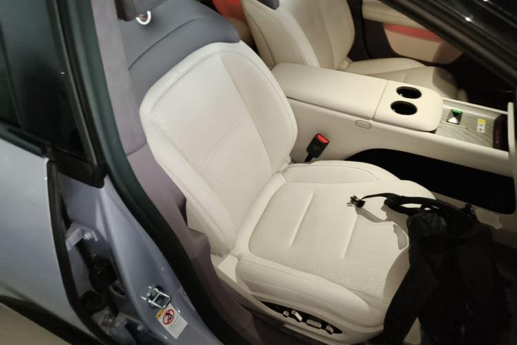 Used Avatr 06  Right Front Seat