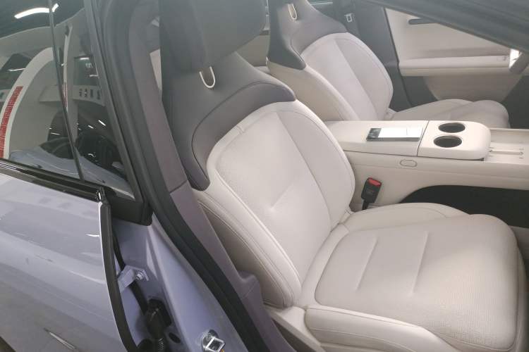 Used Avatr 06 2025 Pro Range-Extended Edition Right Front Seat