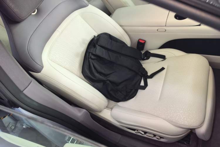 Used Avatr 06 2025 Pro Range-Extended Edition Right Front Seat