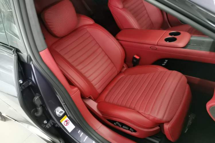 Used Avatr 06 2025 Ultra Pure Electric Edition Right Front Seat