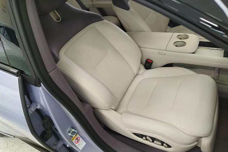 Used Avatr 06 2025 Max Extended-Range Edition Right Front Seat