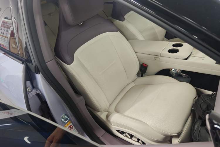 Used Avatr 06 2025 Pro Range-Extended Edition Right Front Seat