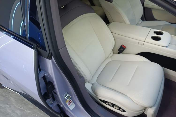 Used Avatr 06  Right Front Seat