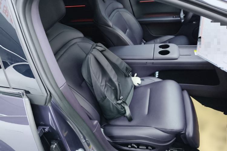 Used Avatr 06 2025 Ultra Pure Electric Edition Right Front Seat